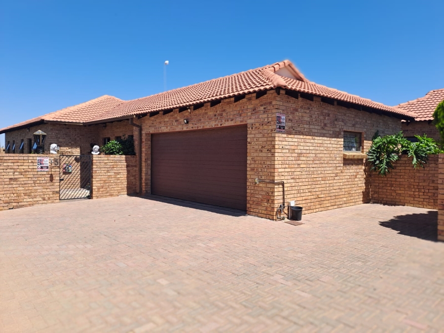 2 Bedroom Property for Sale in Naudeville Free State